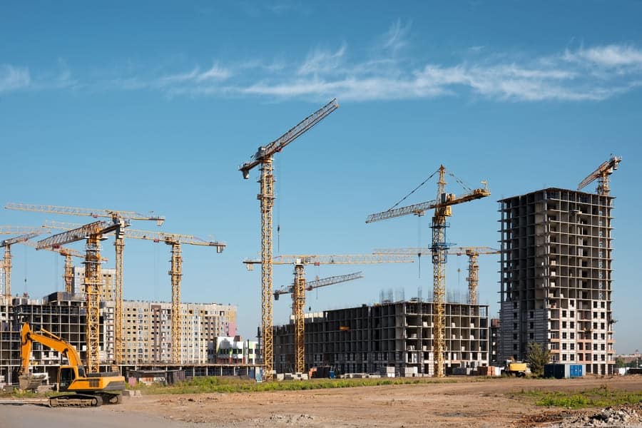 grues sur un chantier